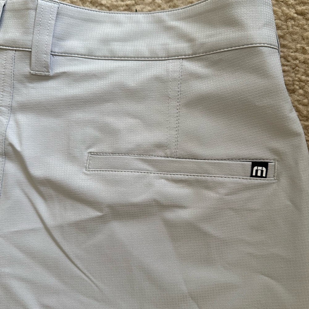 Travis Mathew “wanderlust” short “microchip grey” 9 inch inseam size 33 waist